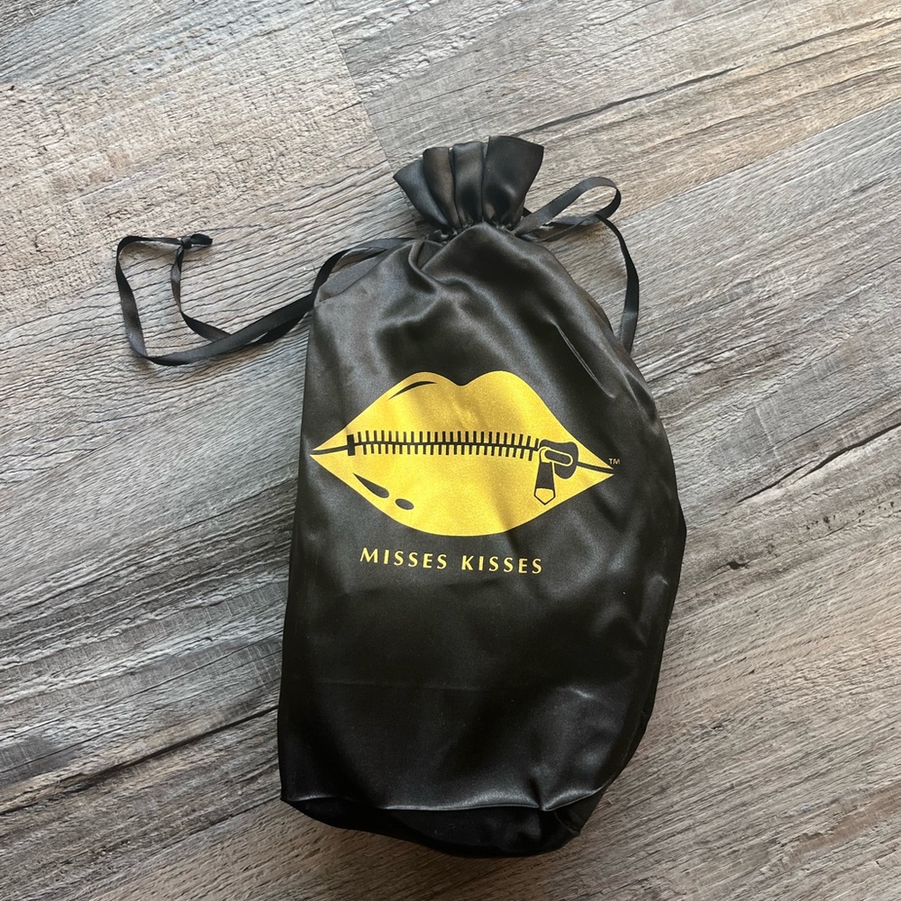 Misses Kisses Satin Drawstring Bra Pouch - Black